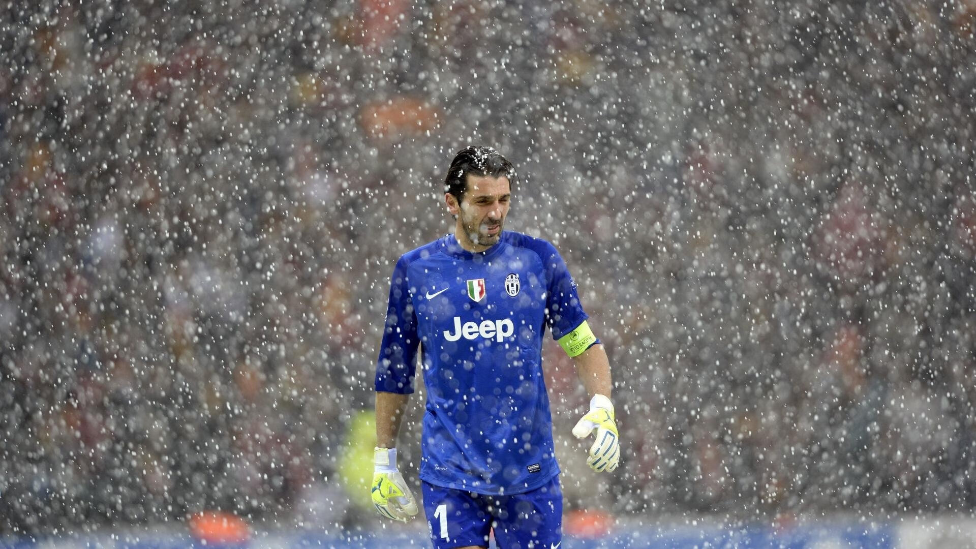 国际企业精英铁三赛 新加坡滨海湾夜赛引领“商务+体育”风潮